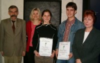 Iwona i Marcin Rychy wraz z opiekunkami Marlen Jarczewsk i Alicj Mieleszczuk oraz dyrektorem Gimnazjum Andrzejew Was